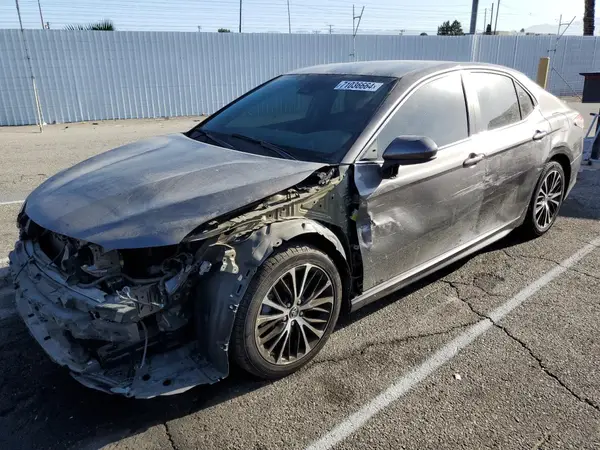4T1B11HK1JU133860 2018 TOYOTA CAMRY - Image 1