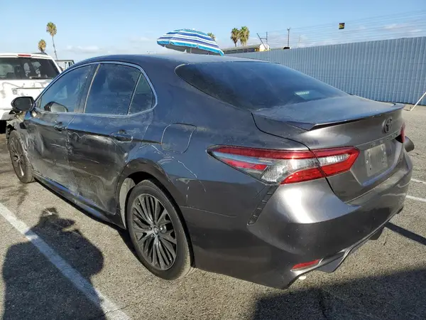 4T1B11HK1JU133860 2018 TOYOTA CAMRY - Image 2