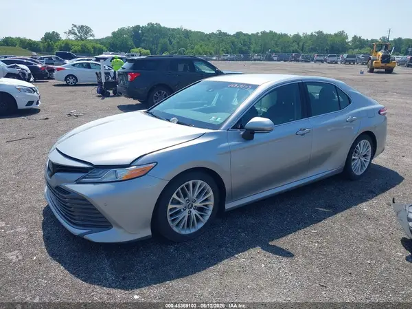 4T1B11HK1JU138525 2018 TOYOTA CAMRY - Image 2