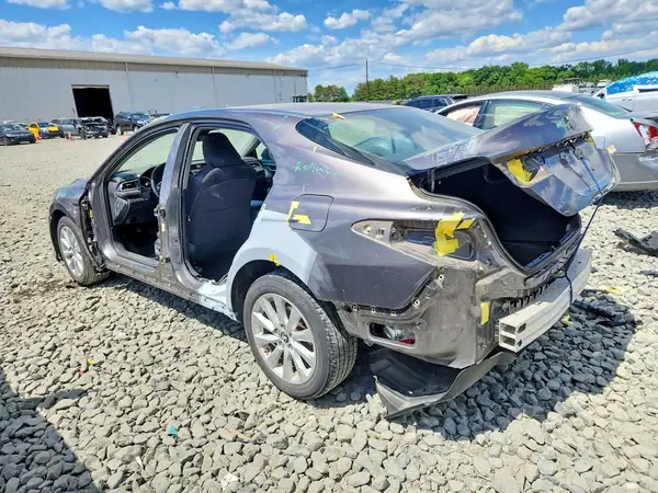 4T1B11HK1JU139707 2018 TOYOTA CAMRY - Image 2