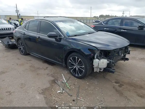 4T1B11HK1JU140937 2018 TOYOTA CAMRY - Image 1