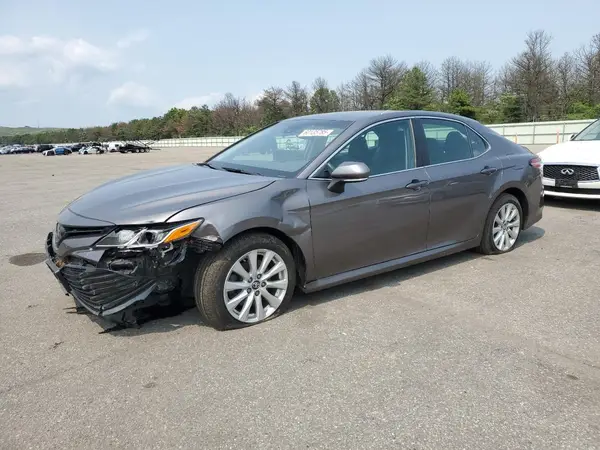 4T1B11HK1JU141022 2018 TOYOTA CAMRY - Image 1