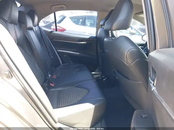4T1B11HK1JU141053 2018 TOYOTA CAMRY - Image 8