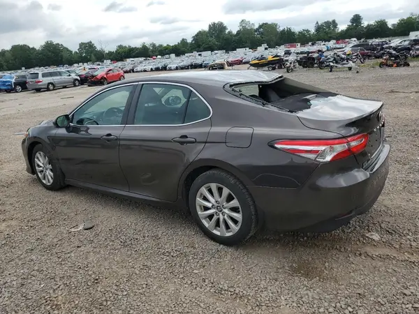 4T1B11HK1JU141361 2018 TOYOTA CAMRY - Image 2