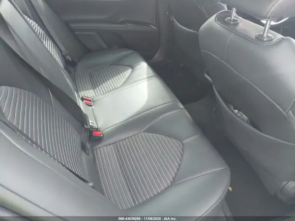 4T1B11HK1JU142669 2018 TOYOTA CAMRY - Image 8