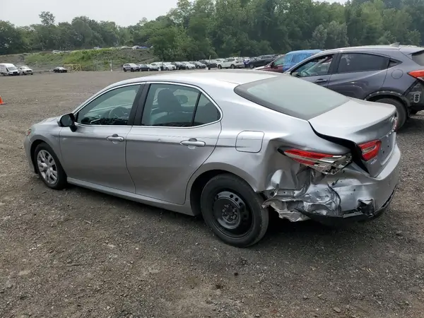 4T1B11HK1JU142980 2018 TOYOTA CAMRY - Image 2