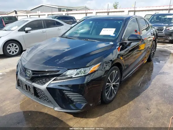 4T1B11HK1JU143739 2018 TOYOTA CAMRY - Image 2