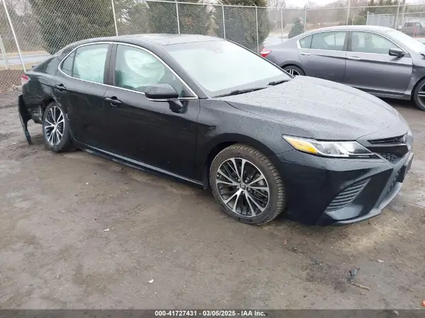 4T1B11HK1JU143854 2018 TOYOTA CAMRY - Image 1