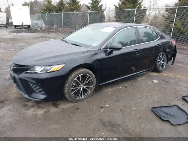 4T1B11HK1JU143854 2018 TOYOTA CAMRY - Image 2