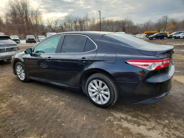 4T1B11HK1JU144129 2018 TOYOTA CAMRY - Image 2