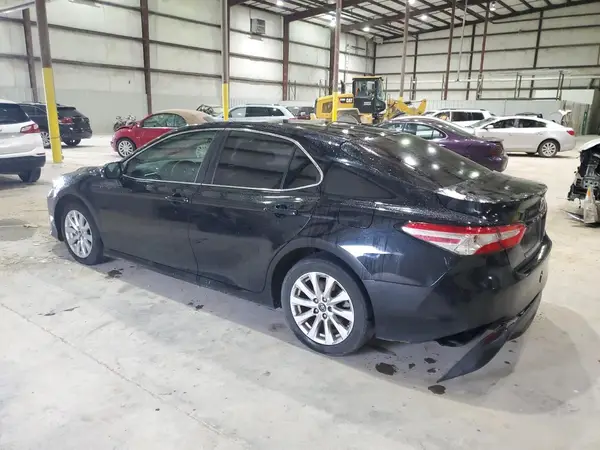 4T1B11HK1JU144602 2018 TOYOTA CAMRY - Image 2