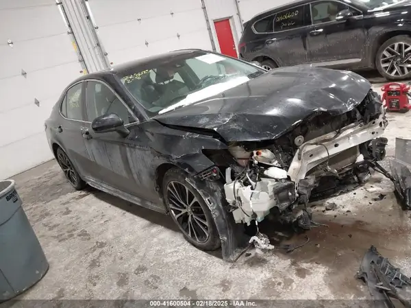 4T1B11HK1JU145135 2018 TOYOTA CAMRY - Image 1
