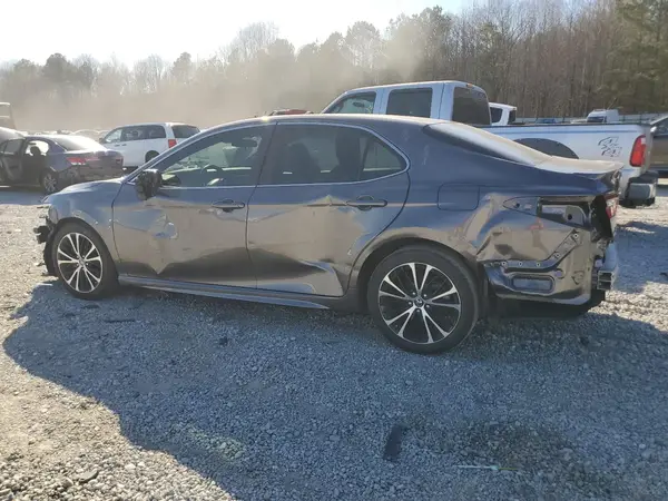 4T1B11HK1JU145944 2018 TOYOTA CAMRY - Image 2