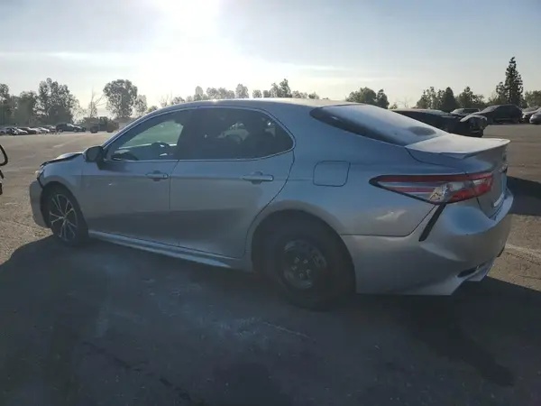 4T1B11HK1JU147984 2018 TOYOTA CAMRY - Image 2