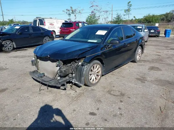 4T1B11HK1JU148231 2018 TOYOTA CAMRY - Image 2