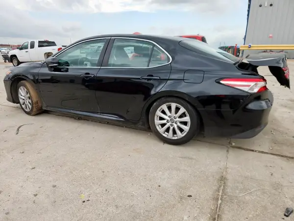 4T1B11HK1JU148858 2018 TOYOTA CAMRY - Image 2