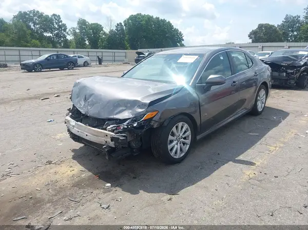 4T1B11HK1JU149847 2018 TOYOTA CAMRY - Image 2