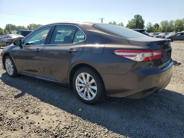 4T1B11HK1JU150030 2018 TOYOTA CAMRY - Image 2