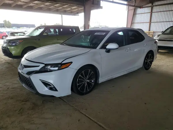 4T1B11HK1JU150206 2018 TOYOTA CAMRY - Image 1
