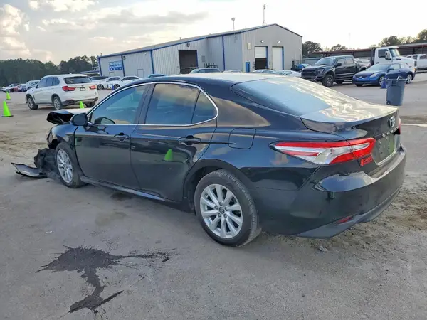 4T1B11HK1JU150920 2018 TOYOTA CAMRY - Image 2