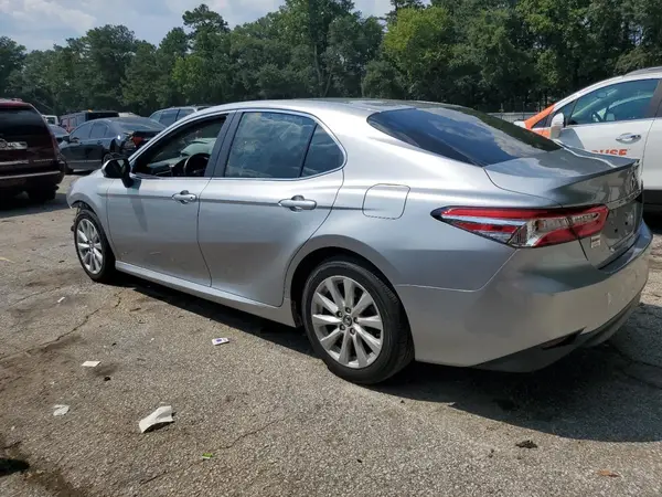 4T1B11HK1JU153560 2018 TOYOTA CAMRY - Image 2
