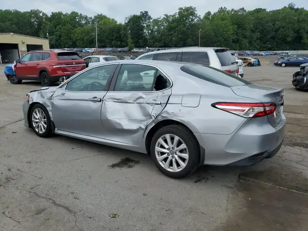 4T1B11HK1JU153963 2018 TOYOTA CAMRY - Image 2