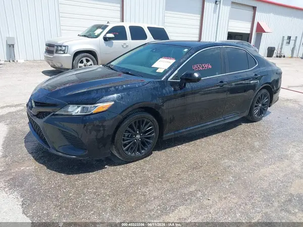4T1B11HK1JU154482 2018 TOYOTA CAMRY - Image 2