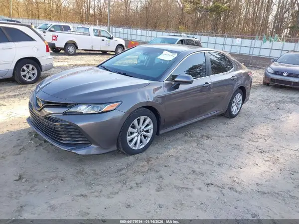 4T1B11HK1JU154708 2018 TOYOTA CAMRY - Image 2