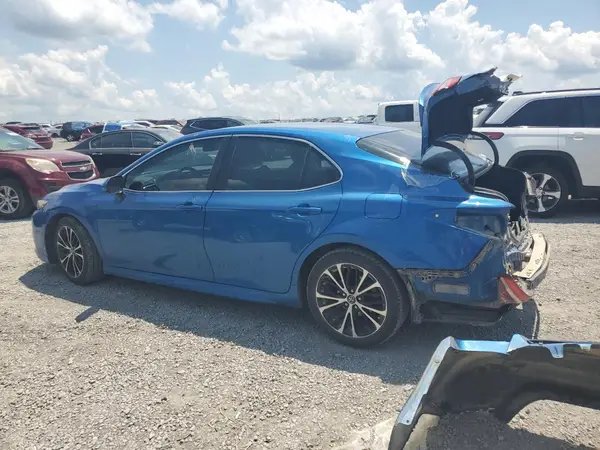 4T1B11HK1JU156197 2018 TOYOTA CAMRY - Image 2