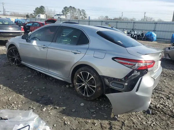 4T1B11HK1JU156801 2018 TOYOTA CAMRY - Image 2