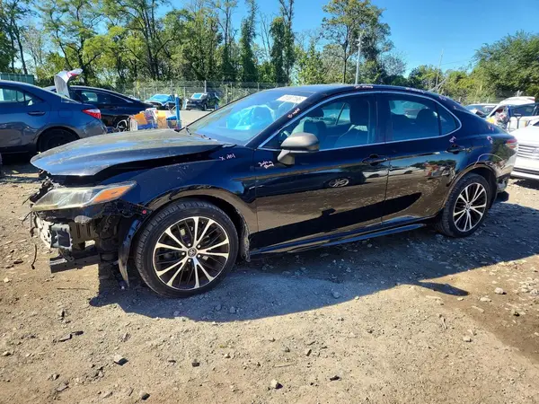 4T1B11HK1JU158581 2018 TOYOTA CAMRY - Image 1