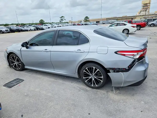 4T1B11HK1JU501051 2018 TOYOTA CAMRY - Image 2