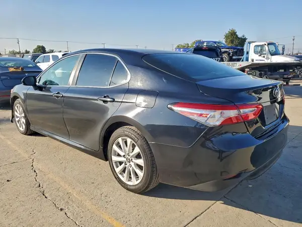 4T1B11HK1JU502670 2018 TOYOTA CAMRY - Image 2
