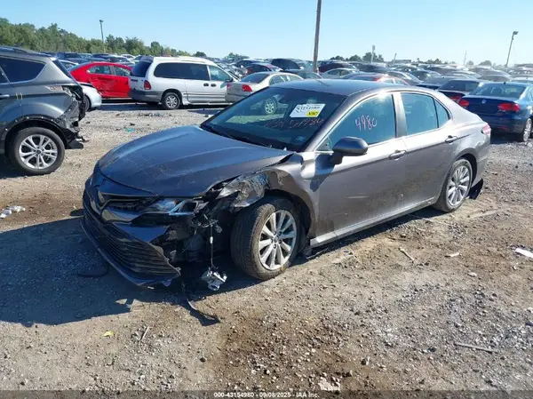 4T1B11HK1JU502894 2018 TOYOTA CAMRY - Image 2