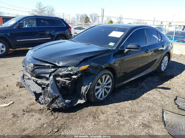 4T1B11HK1JU506427 2018 TOYOTA CAMRY - Image 2