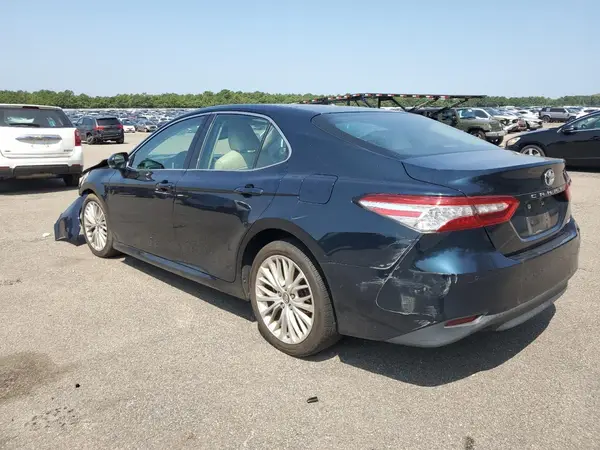 4T1B11HK1JU507593 2018 TOYOTA CAMRY - Image 2