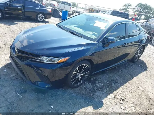 4T1B11HK1JU507819 2018 TOYOTA CAMRY - Image 2