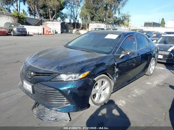 4T1B11HK1JU508193 2018 TOYOTA CAMRY - Image 2