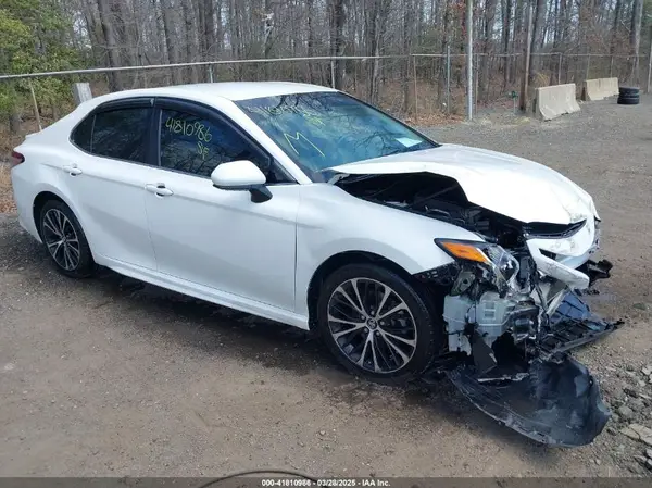 4T1B11HK1JU508405 2018 TOYOTA CAMRY - Image 1