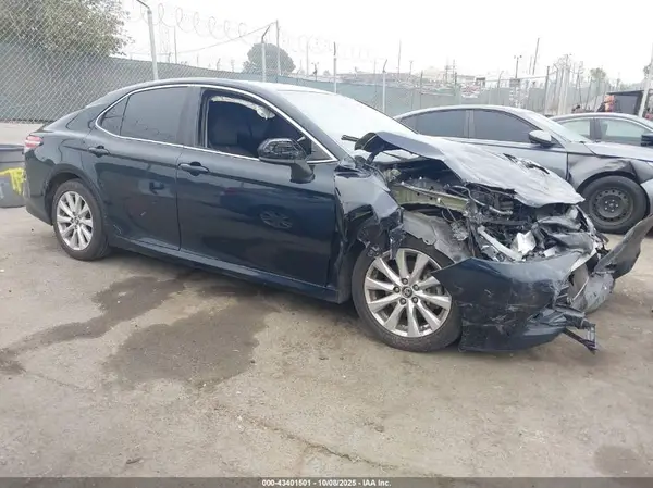 4T1B11HK1JU508789 2018 TOYOTA CAMRY - Image 1