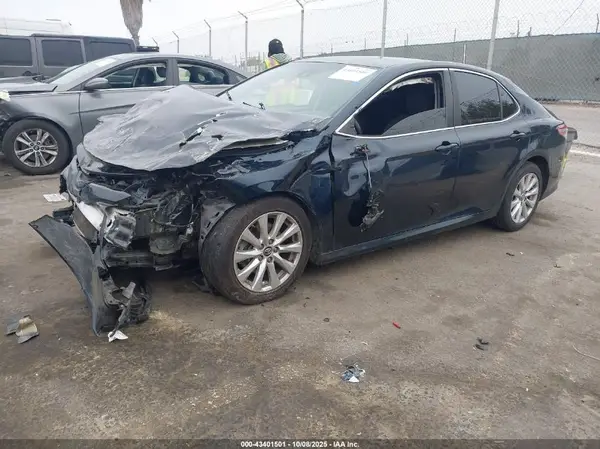 4T1B11HK1JU508789 2018 TOYOTA CAMRY - Image 2