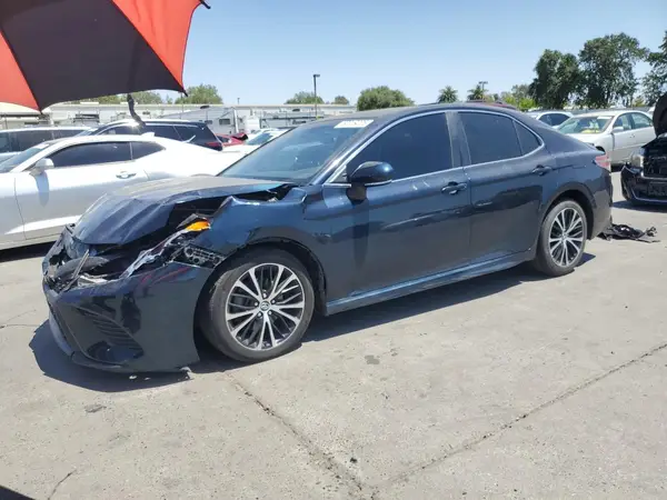 4T1B11HK1JU510865 2018 TOYOTA CAMRY - Image 1