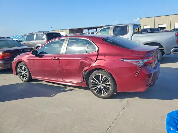 4T1B11HK1JU510879 2018 TOYOTA CAMRY - Image 2