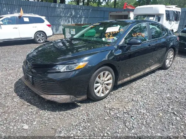 4T1B11HK1JU511630 2018 TOYOTA CAMRY - Image 2