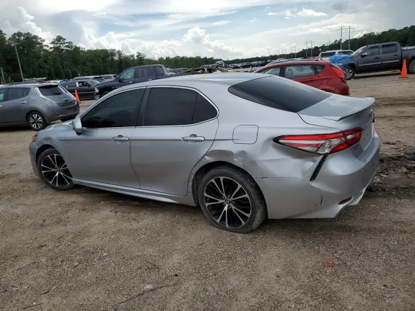 4T1B11HK1JU513460 2018 TOYOTA CAMRY - Image 2