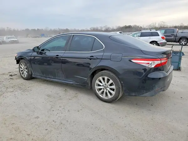 4T1B11HK1JU514267 2018 TOYOTA CAMRY - Image 2