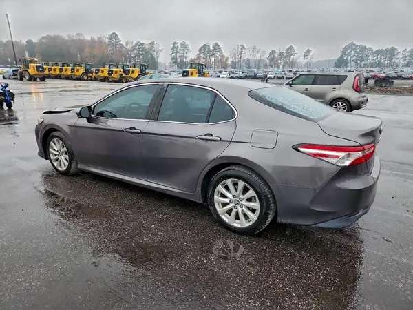 4T1B11HK1JU515354 2018 TOYOTA CAMRY - Image 2