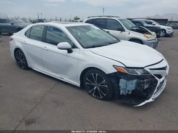 4T1B11HK1JU516472 2018 TOYOTA CAMRY - Image 1