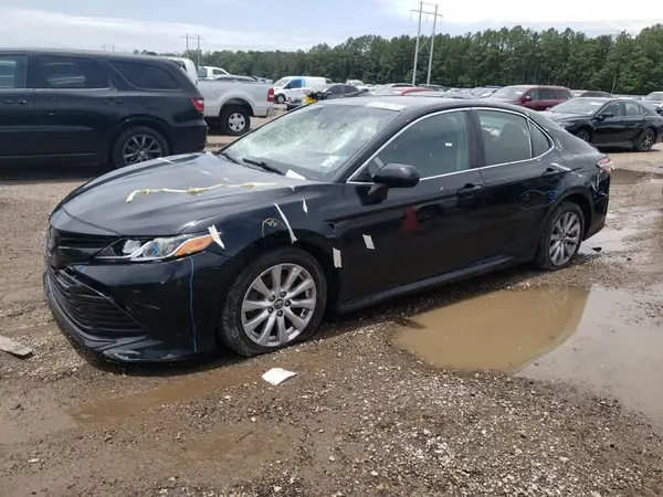 4T1B11HK1JU518612 2018 TOYOTA CAMRY - Image 1