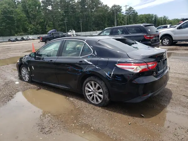 4T1B11HK1JU518612 2018 TOYOTA CAMRY - Image 2